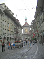 Marktgasse, Sicht auf
Zeitglockenturm mit Schützenbrunnen Marktgasse, Sicht auf Zeitglockenturm mit
Schützenbrunnen