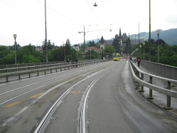 Kirchenfeldbrücke, gelbes Tram Nr. 6,
im Hintergrund das Historische Museum Kirchenfeldbrücke, gelbes Tram Nr. 6, im
Hintergrund das Historische Museum
