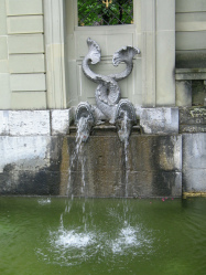 Thunplatz-Brunnen, wasserspeiende
Fische Thunplatz-Brunnen, wasserspeiende Fische