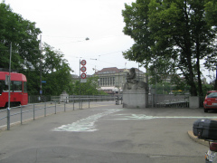 Zentaure mit M�dchen, Statue am Eingang zur
                        Kirchenfeldbr�cke