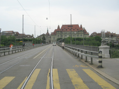 Kirchenfeldbr�cke mit Musikcasino im
                        Hintergrund