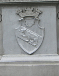 Kirchenfeldbr�cke am Br�ckenkopf, Sockel
                        mit Berner Wappen