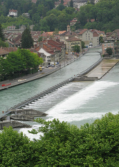 Kirchenfeldbr�cke, das Stauwehr mit dem
                        Mattequartier