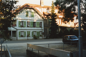 Langete-Spaziergang 1997, grosses Berner
                          Haus 01
