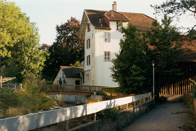 Langete-Spaziergang 1997, Haus beim der
                          h�lzernen Fussg�nger-Velobr�cke