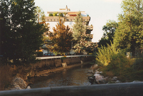 Langete-Spaziergang 1997, Wohnblock