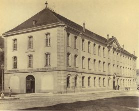 Bern, das Anatomiegebäude an
der heutigen Genfergasse während des Abbruchs
im Winter 1898/99 Bern, das Anatomiegebäude an der heutigen
Genfergasse während des Abbruchs im Winter
1898/99