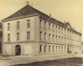 Bern, das Anatomiegebude an der heutigen
                          Genfergasse whrend des Abbruchs im Winter
                          1898/99