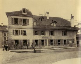 Bern, das Gebude der Stadtpolzei am
                          heutigen Casinoplatz 1905 vor dem Abbruch