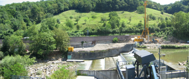 M�nchenstein: Autobahn
                        ("Hochleistungsstrasse") H18 zerst�rt
                        den Erholungsraum des Birsufers, Panoramafoto