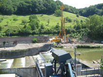 M�nchenstein: Autobahn
                        ("Hochleistungsstrasse") H18 zerst�rt
                        den Erholungsraum des Birsufers 02