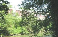 M�nchenstein: Sicht auf die Autobahn H18
                        ("Hochleistungsstrasse") vom anderen
                        Birsufer gegen�ber 03