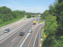 M�nchenstein: Sicht auf die Autobahn H18
                        ("Hochleistungsstrasse") von der
                        Br�cke beim R�tihardhof 04