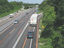 M�nchenstein: Sicht auf die Autobahn H18
                        ("Hochleistungsstrasse") von der
                        Br�cke beim R�tihardhof 05