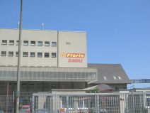 Muttenz: Hofackerstrasse, der Kamin 01
                        geh�rt zur �lm�hle Florin