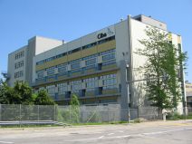 Muttenz: Rothausstrasse, rechts steht ein
                        Fabrikationsgeb�ude der Giftfabrik Ciba