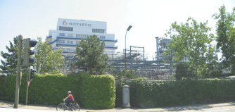 Muttenz: Rothausstrasse, Geb�ude und
                        Produktionsanlagen der Giftfabrik Novartis,
                        Panoramafoto