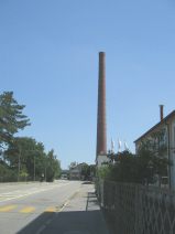 Schweizerhalle: Rheinstrasse 52, roter
                        Ziegelkamin der Rheinsaline