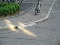 Kreuzung Thannerstrasse / Rudolfstrasse,
                      Trottoirrampe Nahaufnahme