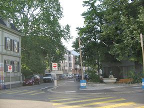 Socinstrasse, Brunnen mit Sitzplatz