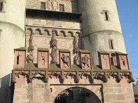 Spalentor, die Vorwerkzacken mit Motiven