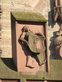 Spalentor, Zackenmotiv 03:
                                Wappentr�ger mit Baslerstab