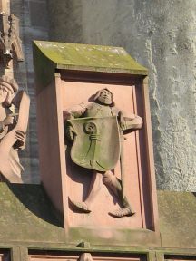 Spalentor, Zackenmotiv 04:
                                Wappentr�ger mit Baslerstab