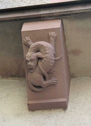 Spalentor, Vorwerk, Innenfigur 01,
                                L�wenhund