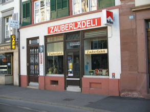 Basel: Das "Zauberl�deli" an der
                      Spalenvorstadt