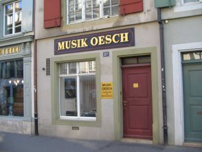 Basel: Das Gesch�ft "Musik Oesch"
                      f�r Blasinstrumente an der Spalenvorstadt