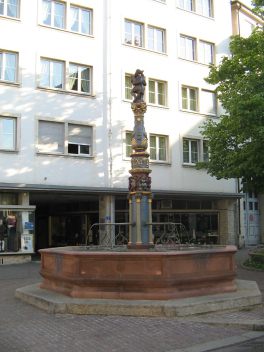 Basel, der
                                "Spalenbrunnen" an der
                                Spalenvorstadt 02