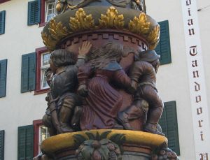 Basel, Spalenbrunnen, Tanzfiguren
                                02