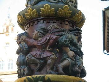 Basel, Spalenbrunnen, Tanzfiguren,
                                Nahaufnahme 01