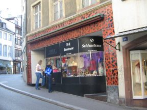 Basel, Spalenberg, Gesch�ft
                      "Seidenstrasse"