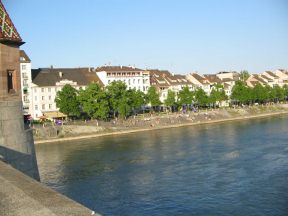 Basel, Mittlere Br�cke, Panorama 01: Sicht
                      auf den Oberen Rheinweg