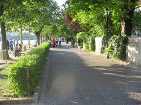 Basel, Unterer Rheinweg,
                                Rheinpromenade Lindenallee 02, die
                                Strasse in Pflasterstein und Betonstein
                                im Wechsel