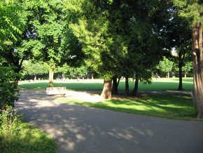 Basel, Sch�tzenmattpark, Weg mit Brunnen