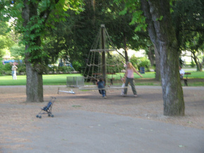 Sch�tzenmattpark, Spielplatz mit Rondell