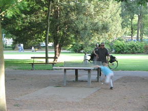 Sch�tzenmattpark, Spielplatz mit Tischtennis
                      02