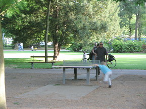 Schtzenmattpark, Spielplatz mit Tischtennis
                      02