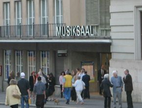 Basel, Musikcasino Eingang, Leuchtreklame,
                      Nahaufnahme