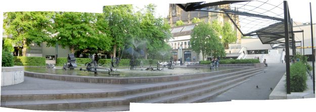 Basel, Tinguelybrunnen beim Stadttheater,
                      Panoramafoto