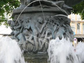 Basel, Zschokkebrunnen,
                                Wasserspeifiguren 01