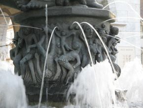 Basel, Zschokkebrunnen,
                                Wasserspeifiguren 03