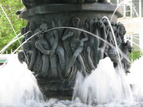 Basel, Zschokkebrunnen,
                                Wasserspeifiguren 04