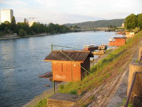 Basel, Sankt-Alban-Rheinweg,
                        Fischerh�uschen in der Abendsonne