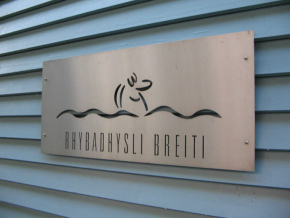 Basel, Sankt-Alban-Rheinweg, Schild des
                        Rheinbads "Rhybadhysli Breiti"