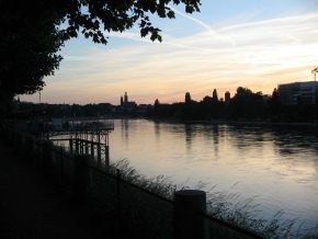 Basel, Sankt-Alban-Rheinweg, Himmel nach
                        Sonnenuntergang