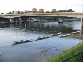 Basel, Sankt-Alban-Rheinweg, Weidlinge vor
                        der Schwarzwaldbr�cke