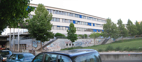 Basel, Sankt-Alban-Rheinweg, das
                          IV-Ausbildungszentrum an der Autobahnbr�cke,
                          eine "herrliche" Lage